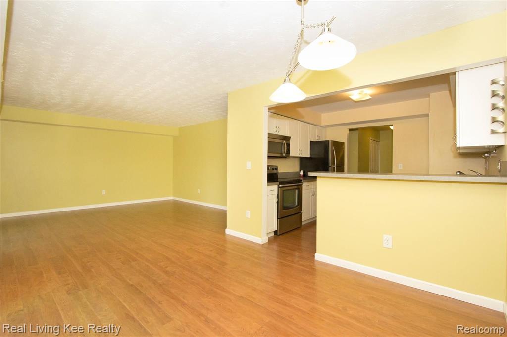 1673 Riverside Drive, Unit 6 Rochester Hills, MI 48309 - Photo 17 of 20
