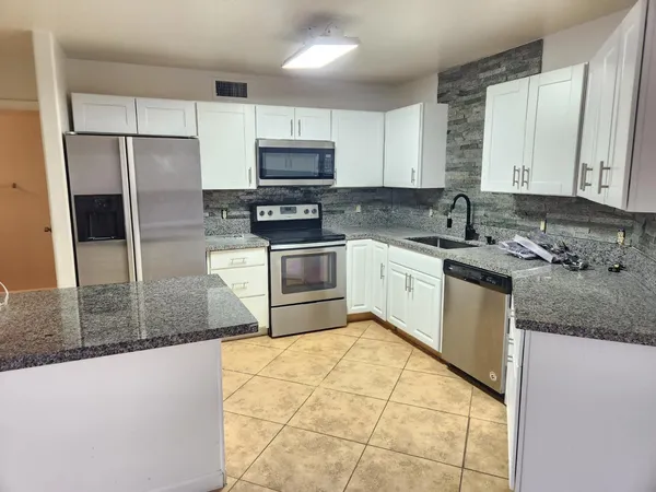 $2,500 | 4320 East Morrow Drive, Phoenix, AZ 85050