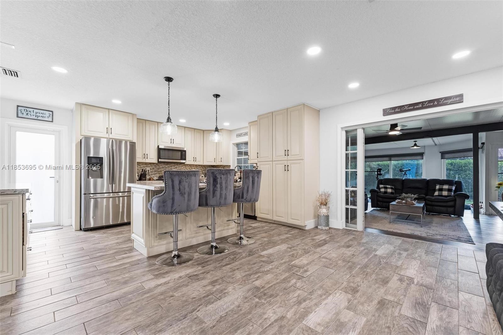 6571 Southwest 56th Street Davie, FL 33314 - Photo 11 of 44