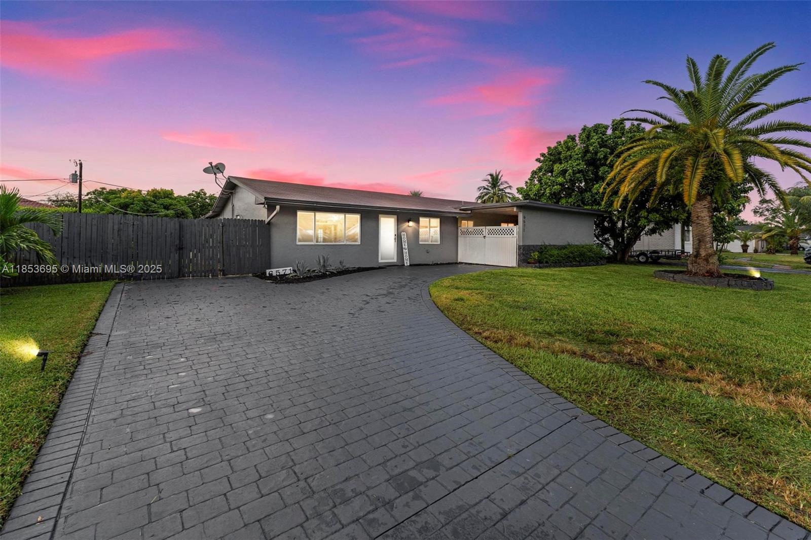 6571 Southwest 56th Street Davie, FL 33314 - Photo 4 of 44