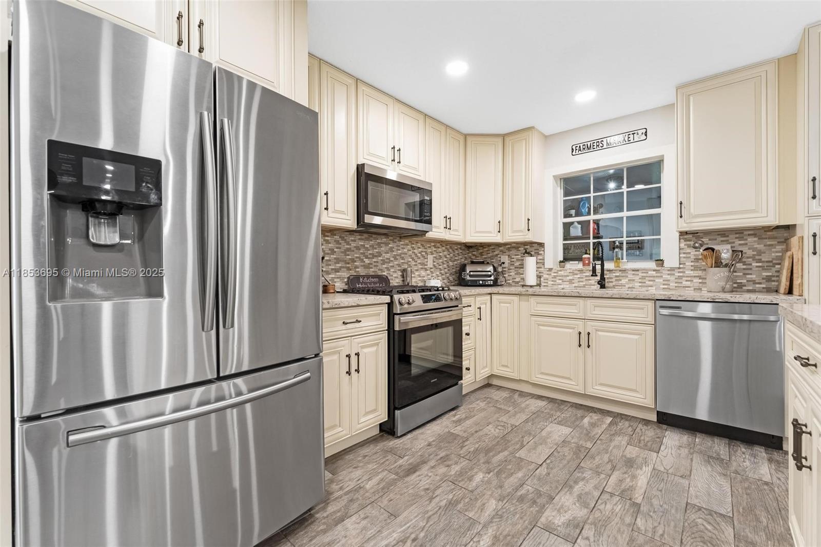 6571 Southwest 56th Street Davie, FL 33314 - Photo 8 of 44