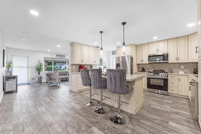 $735,000 | 6571 Southwest 56th Street, Davie, FL 33314