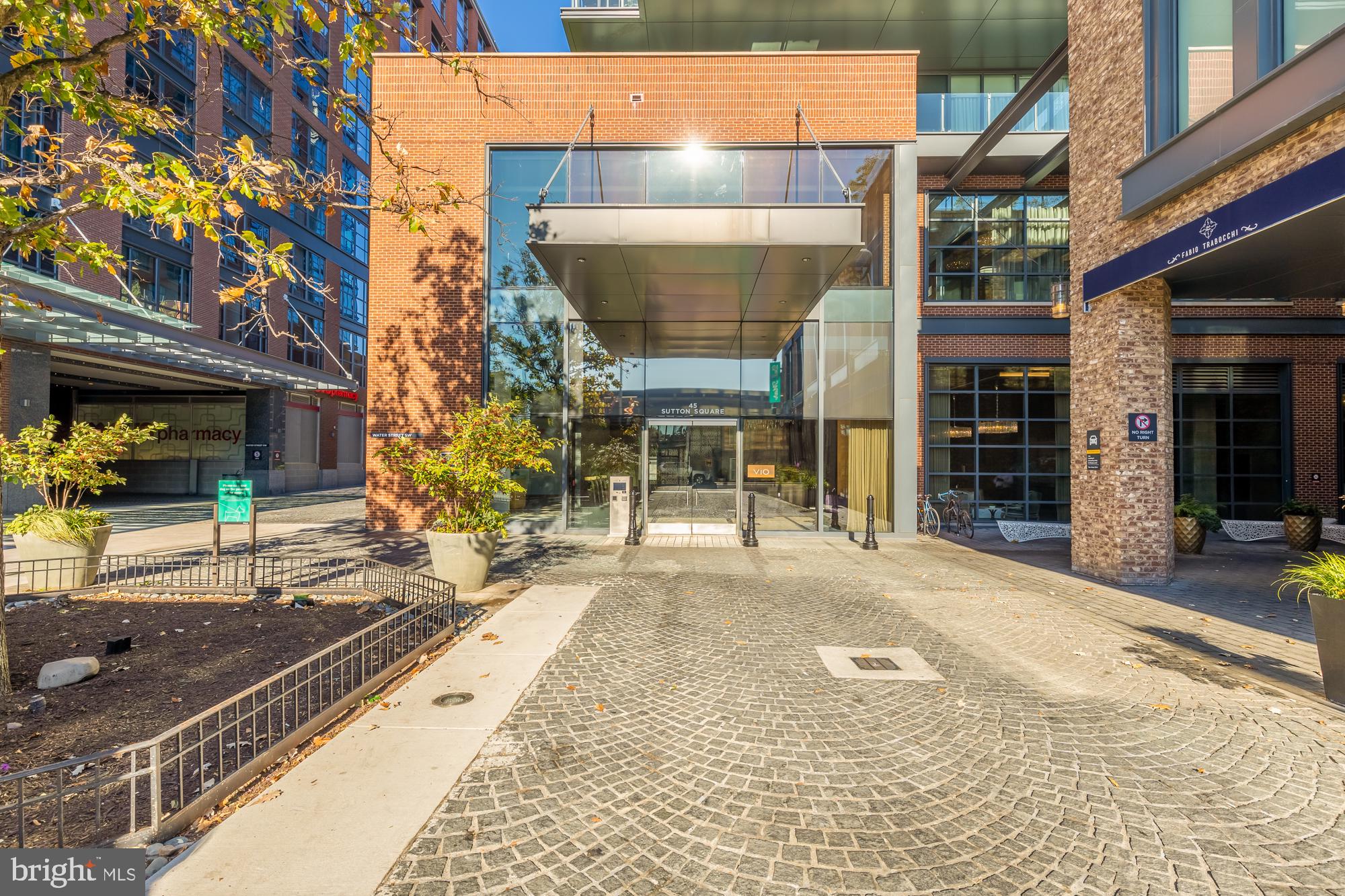 45 Sutton Square Southwest, Unit 706 Washington, DC 20024 - Photo 3 of 51