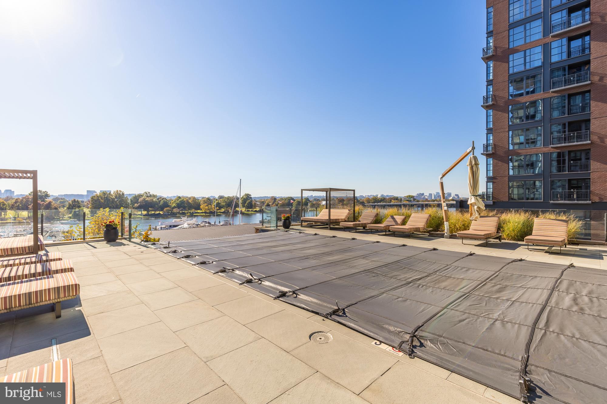 45 Sutton Square Southwest, Unit 706 Washington, DC 20024 - Photo 44 of 51 a view of a city from a terrace