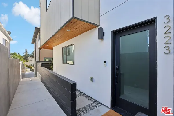 $1,749,000 | 3223 Rowena Avenue, Los Angeles, CA 90027