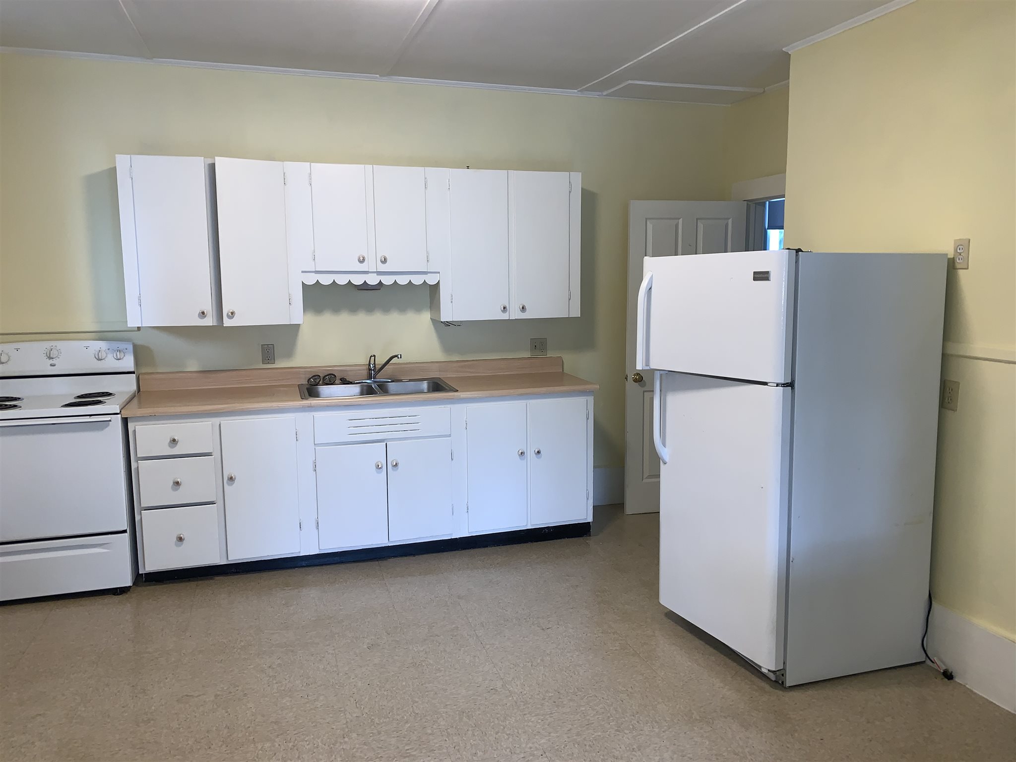 249 Main Street, Unit 1 Tilton, NH 03276 - Photo 3 of 7