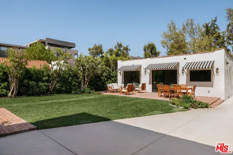 $2,690,000 | 129 North Almont Drive, Los Angeles, CA 90048