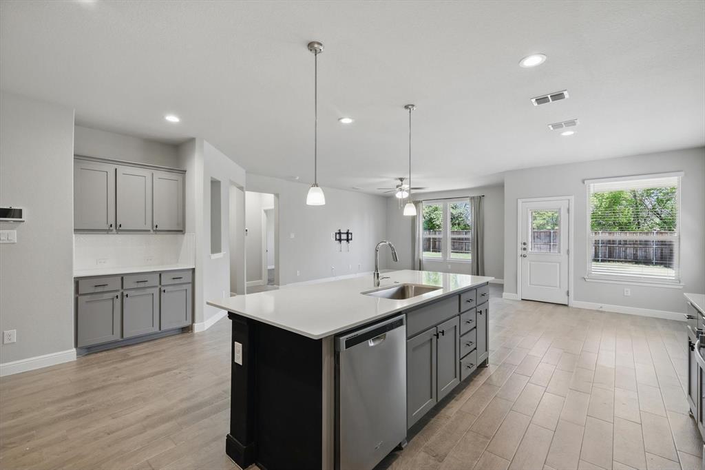 5605 Round Hl Road Denton, TX 76210 - Photo 4 of 15 Kitchen and Dining Area