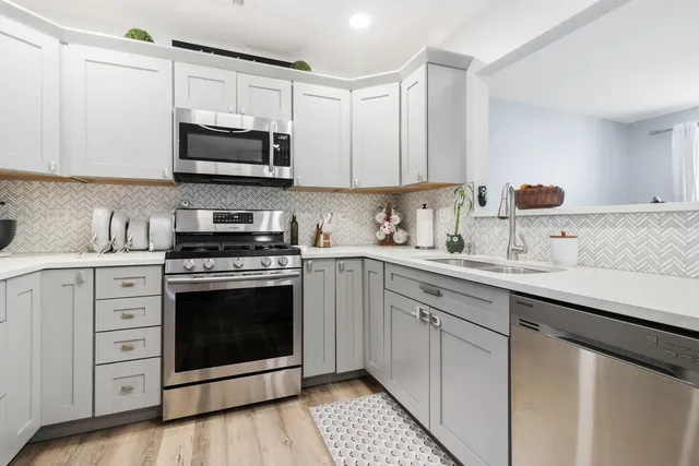 $264,900 | 986 Four Seasons Boulevard, Aurora, IL 60504