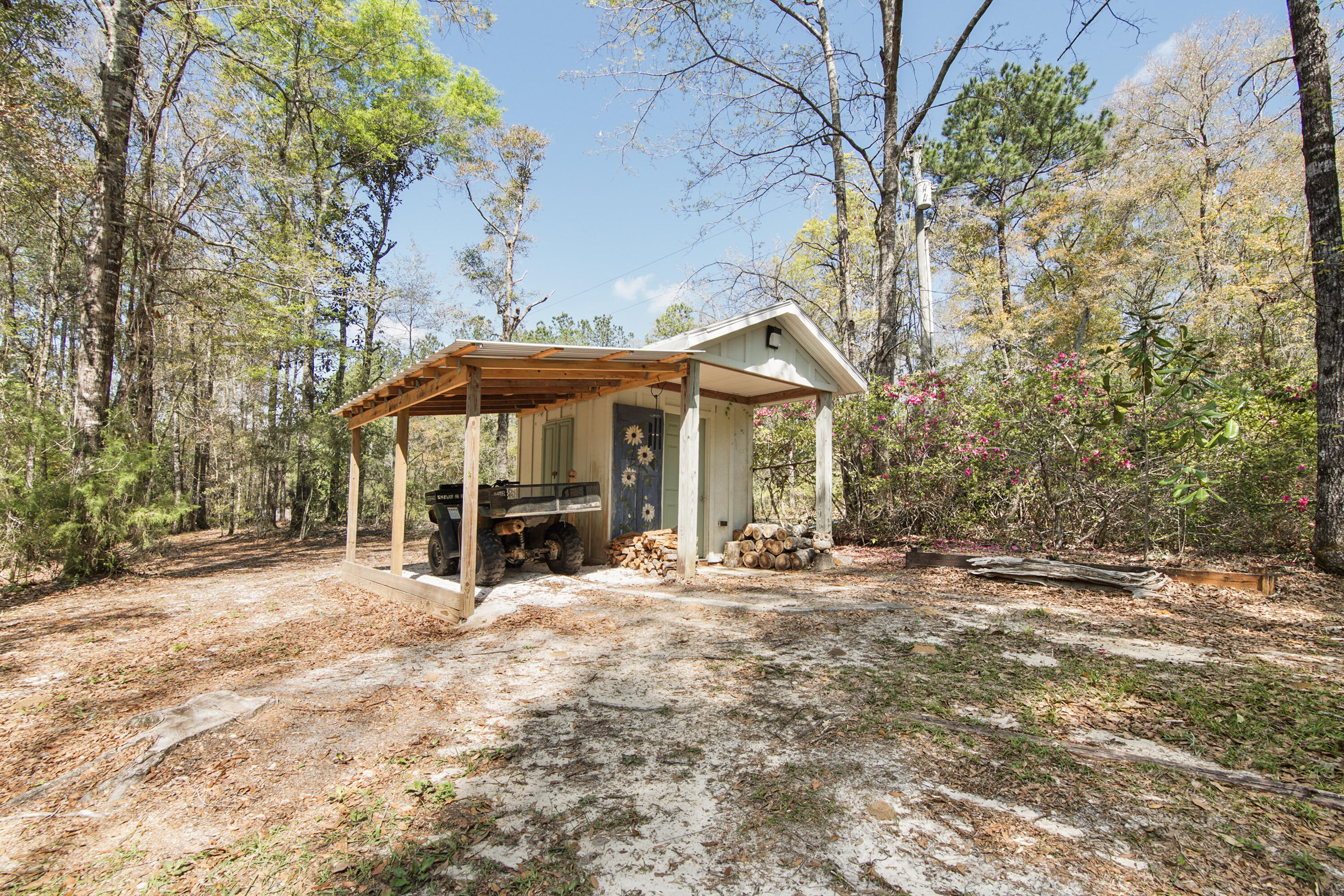 211 Lester Price Road Ponce de Leon, FL 32455 - Photo 34 of 63 a patio with a table and chairs under an umbrella