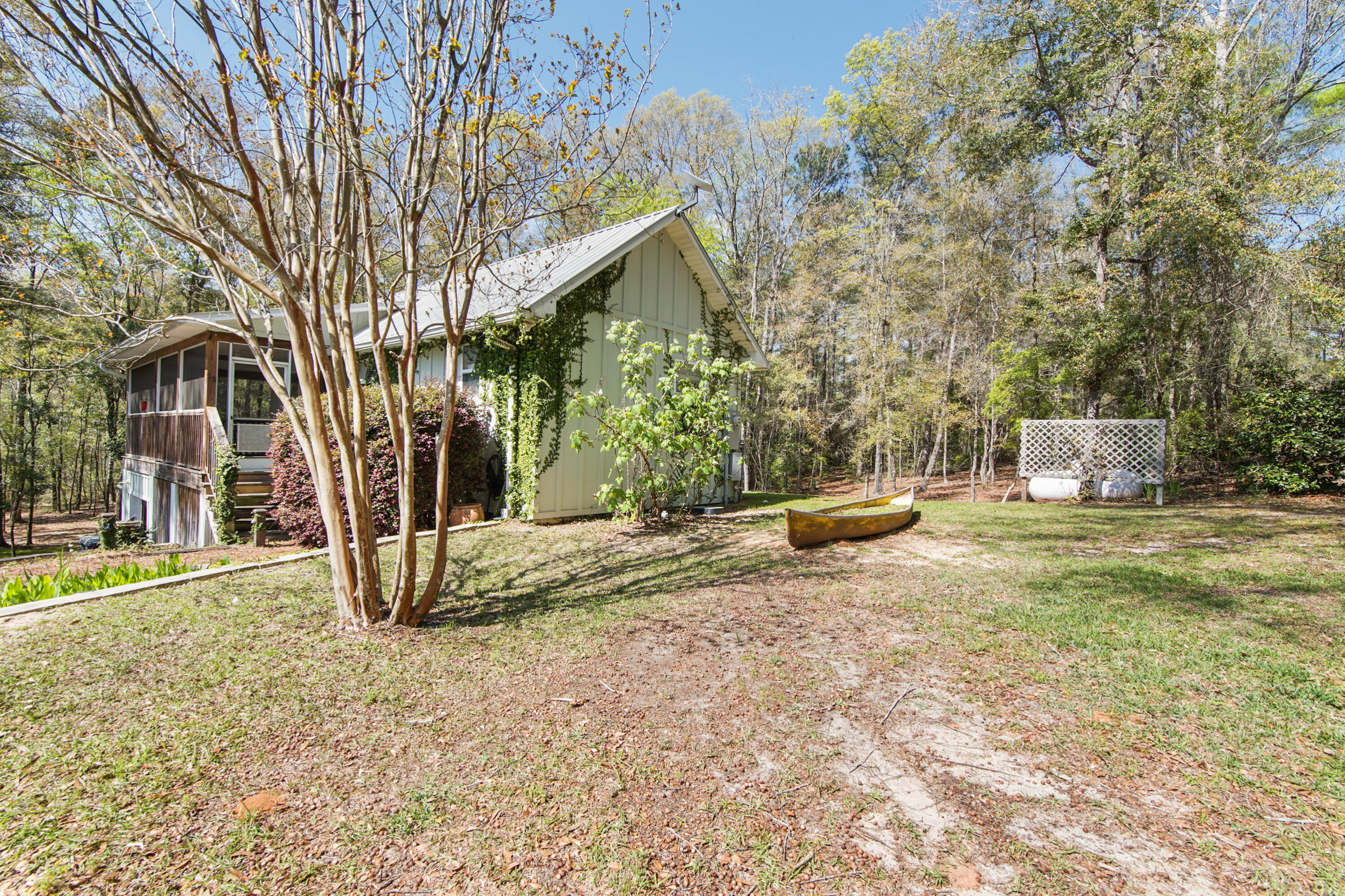 211 Lester Price Road Ponce de Leon, FL 32455 - Photo 39 of 63 a view of a house with backyard and tree