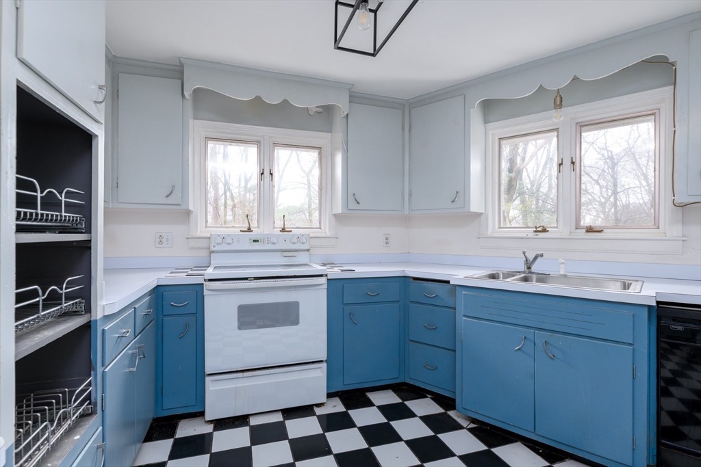 3 Oak Ridge Road Holden, MA 01520 - Photo 5 of 30 Gallery Image 5