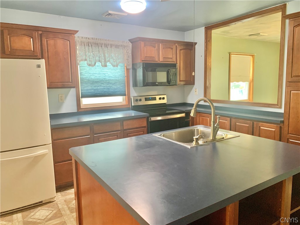 53 Pinecrest Road Whitestown, NY 13492 - Photo 12 of 33 Kitchen comes with all appliances.