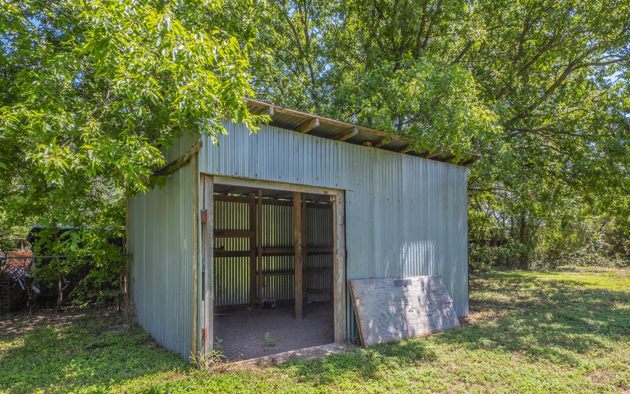 178 Quail Ridge Drive Kyle, TX 78640 - Photo 16 of 18 a backyard of a house with plants and large tree