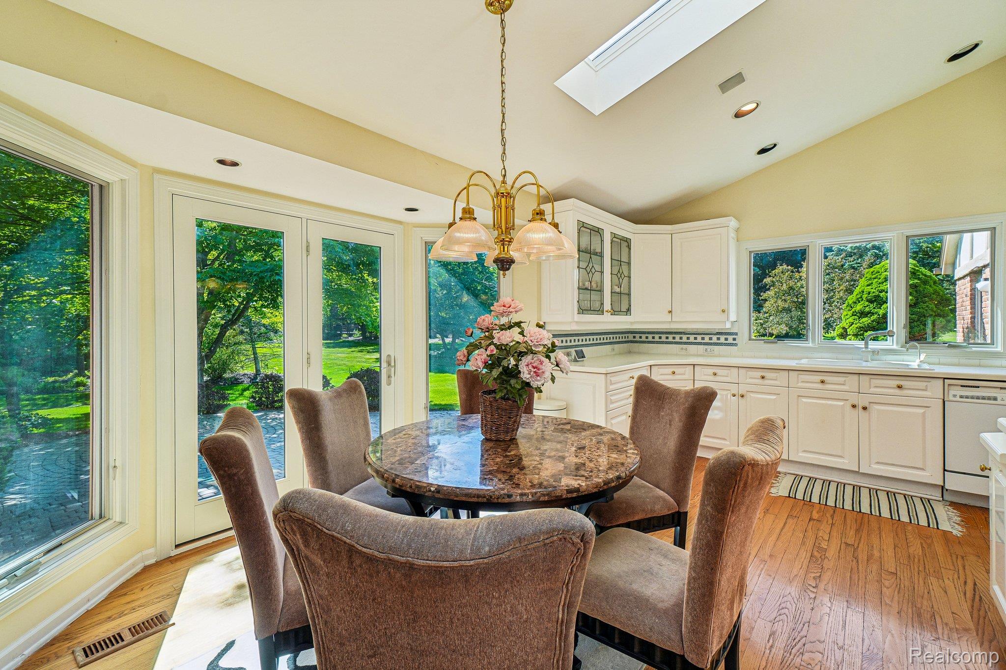 4523 Rivers Edge Drive Troy, MI 48098 - Photo 9 of 66 9-web-or-mls-Rivers Edge Dr-S0306-009.jpg
