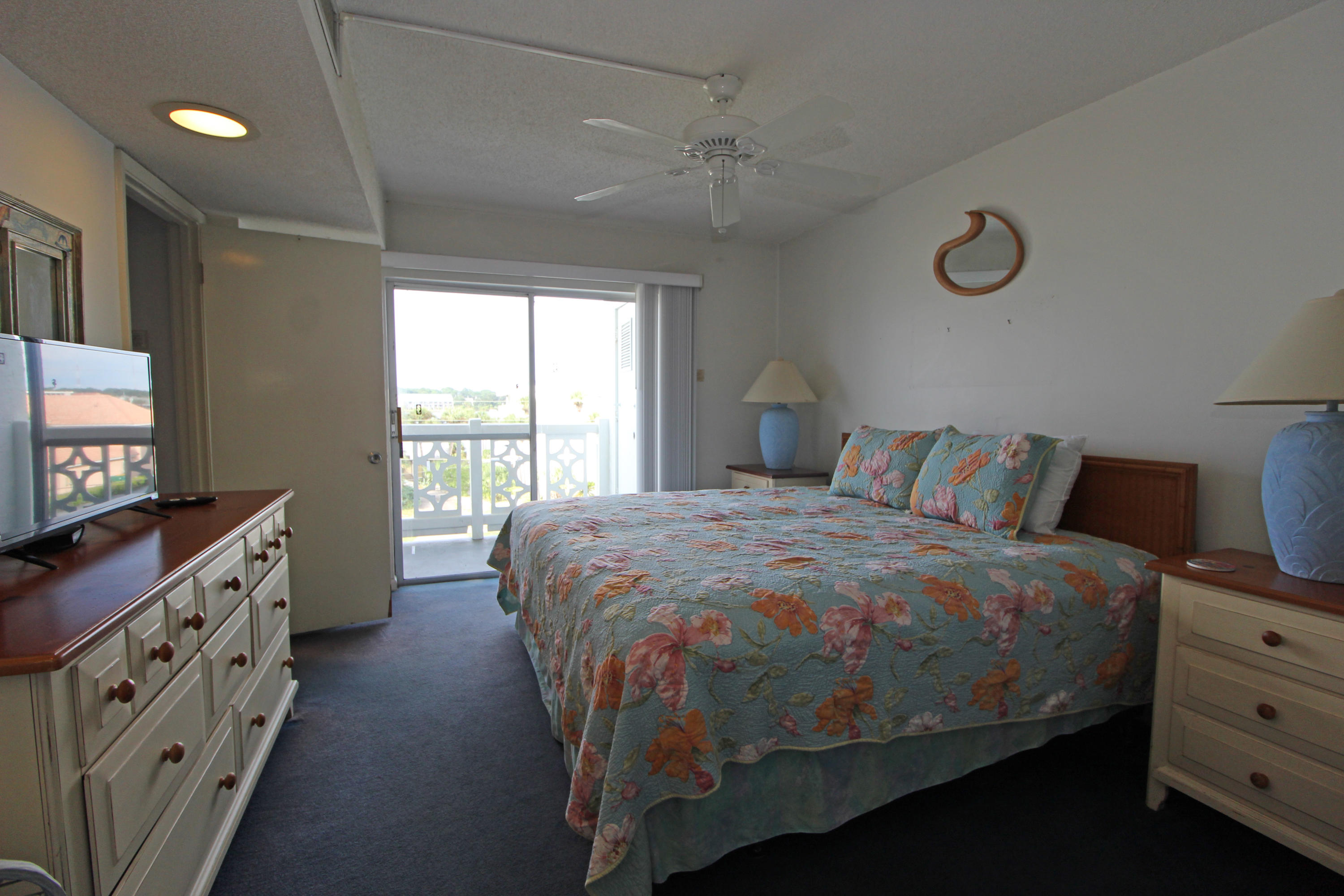 909 Santa Rosa Boulevard, Unit 548 Fort Walton Beach, FL 32548 - Photo 8 of 22 a bedroom with a bed and a flat tv screen on dresser