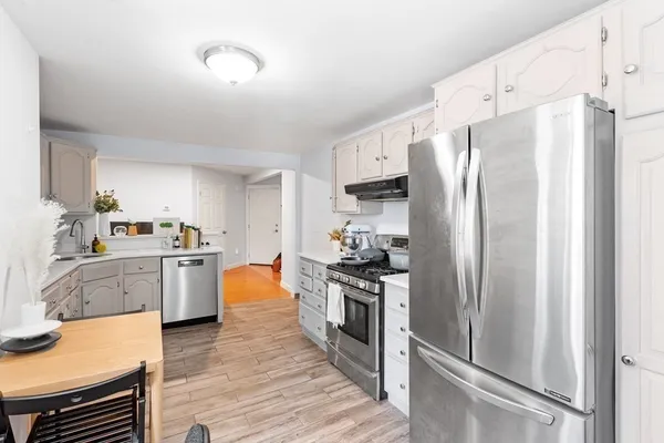 $2,600 | 651 East 7th Street, Unit 1, Boston, MA 02127