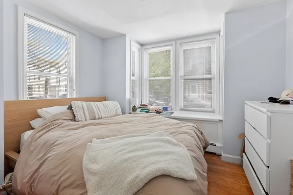 $2,600 | 651 East 7th Street, Unit 1, Boston, MA 02127