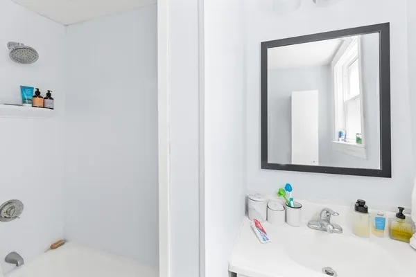 $2,600 | 651 East 7th Street, Unit 1, Boston, MA 02127