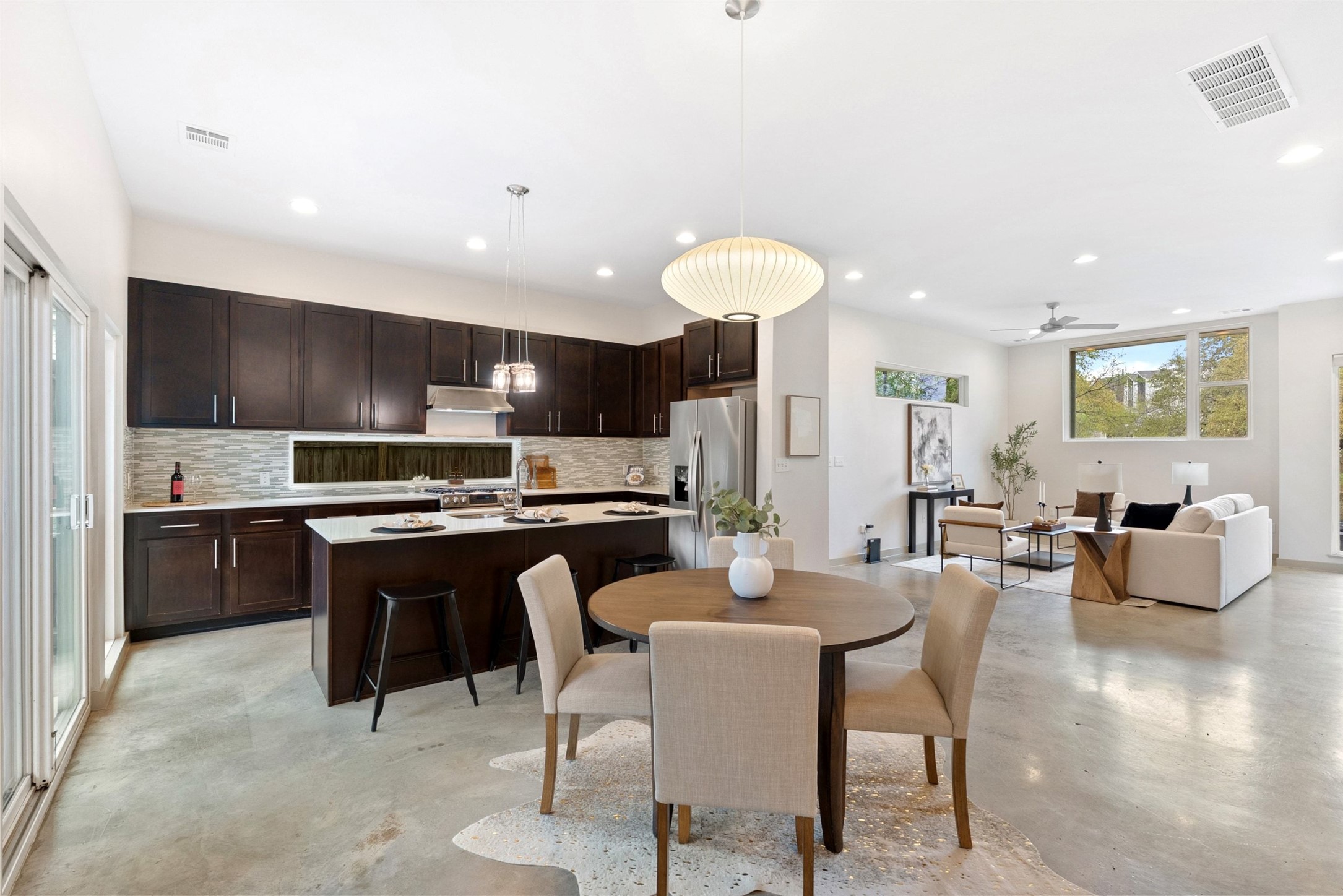 2805 Sol Wilson Avenue, Unit B Austin, TX 78702 - Photo 4 of 34