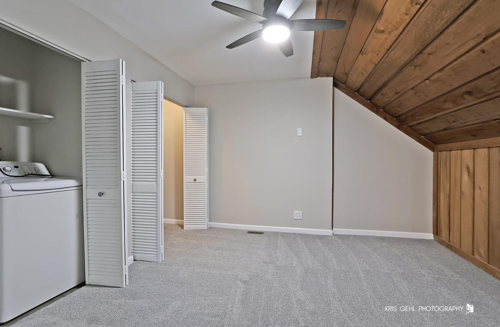 695 Wakefield Road Gurnee, IL 60031 - Photo 17 of 24 a view of an empty room with a window