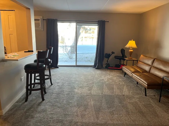 $137,900 | 5348 Waterbury Drive, Unit 1902, Crestwood, IL 60418