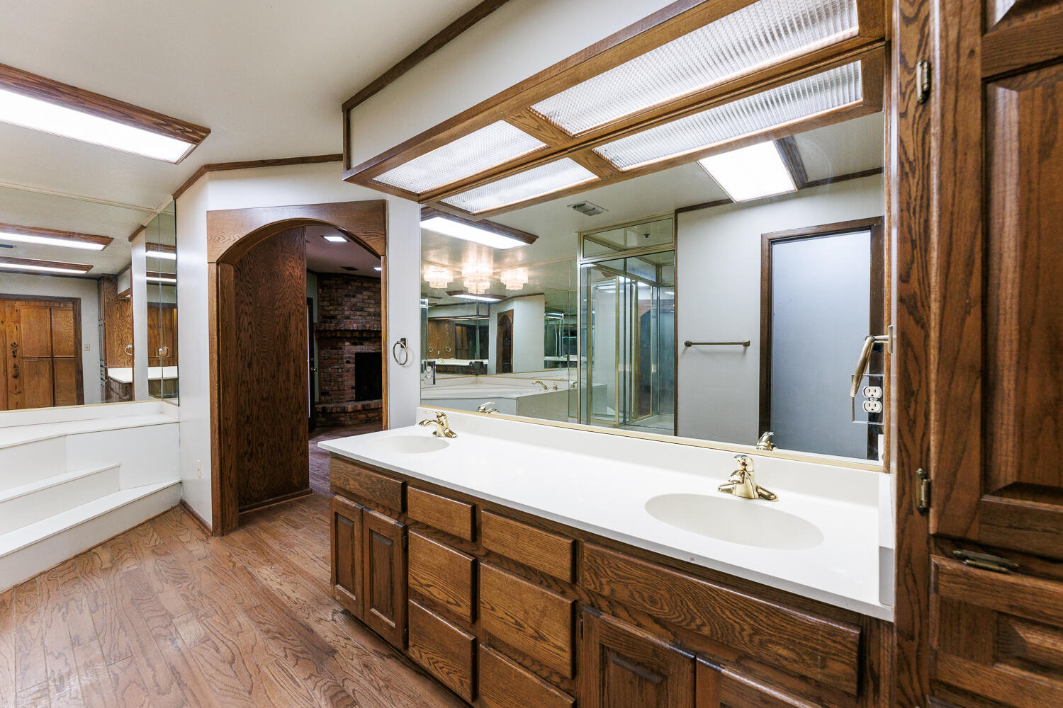 409 Mill Road Lubbock, TX 79403 - Photo 43 of 86 Primary Bathroom