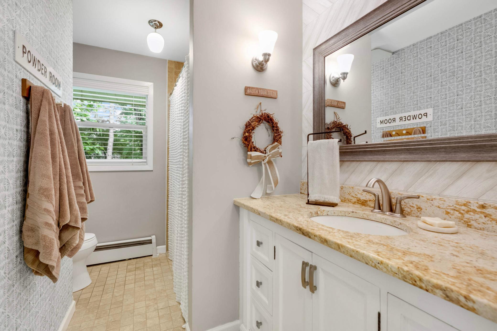 683 Tanglewood Drive St. Paul, MN 55126 - Photo 11 of 37