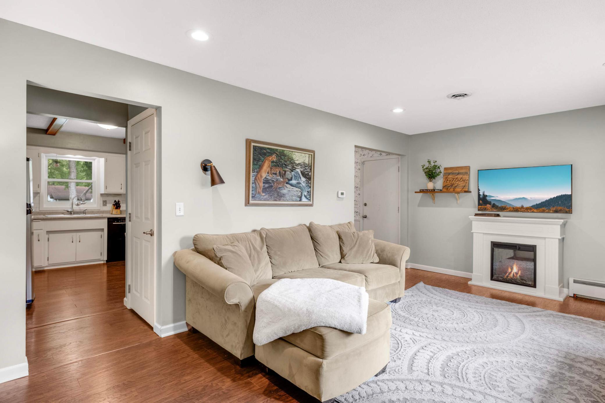 683 Tanglewood Drive St. Paul, MN 55126 - Photo 3 of 37