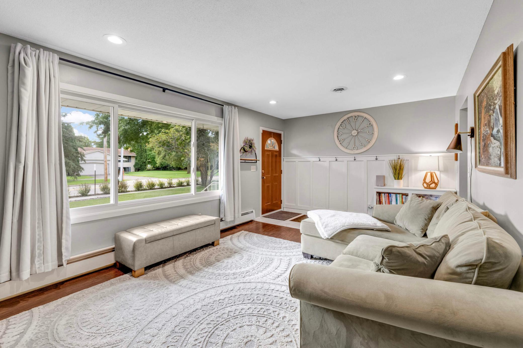 683 Tanglewood Drive St. Paul, MN 55126 - Photo 6 of 37