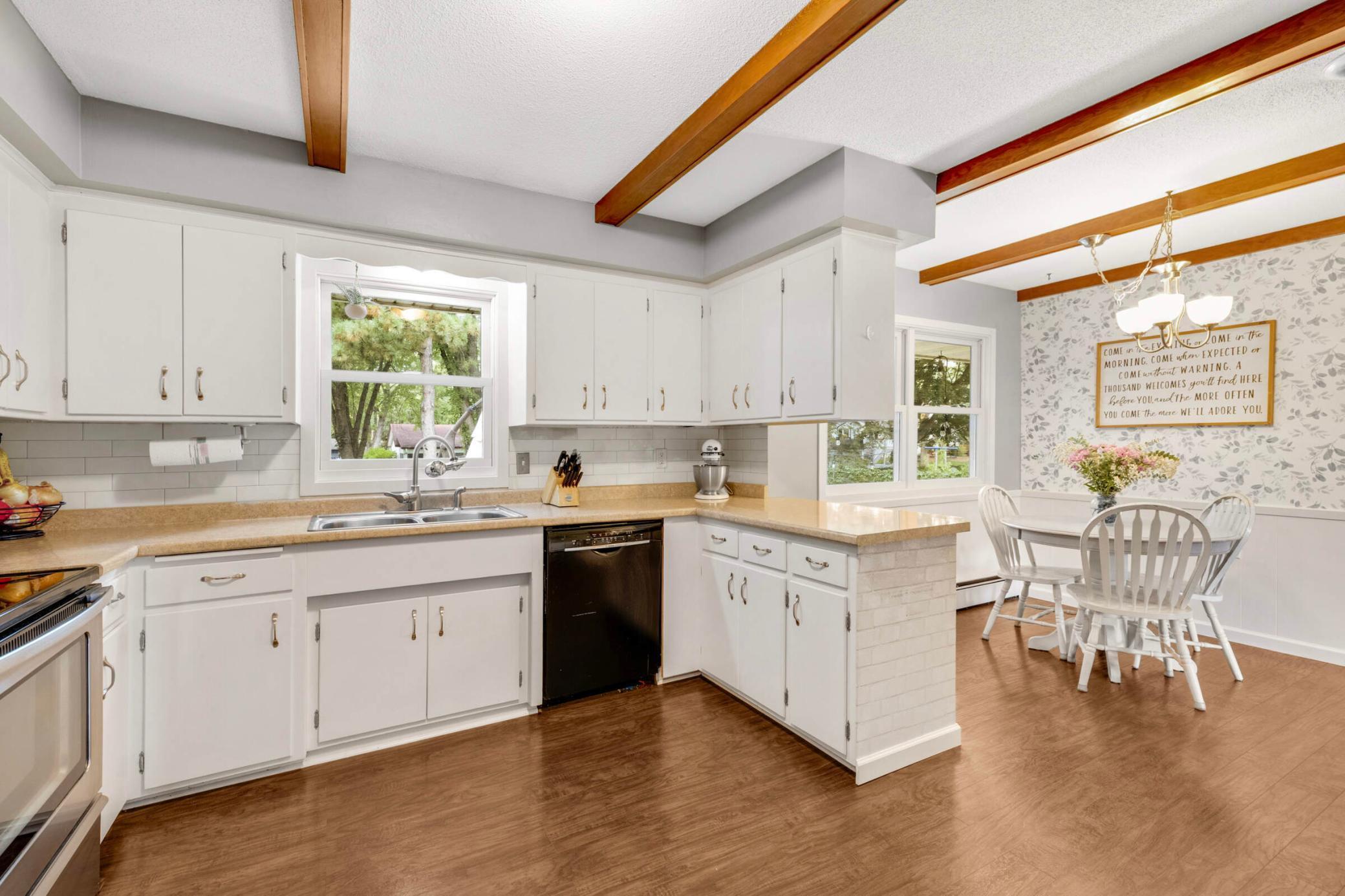 683 Tanglewood Drive St. Paul, MN 55126 - Photo 9 of 37