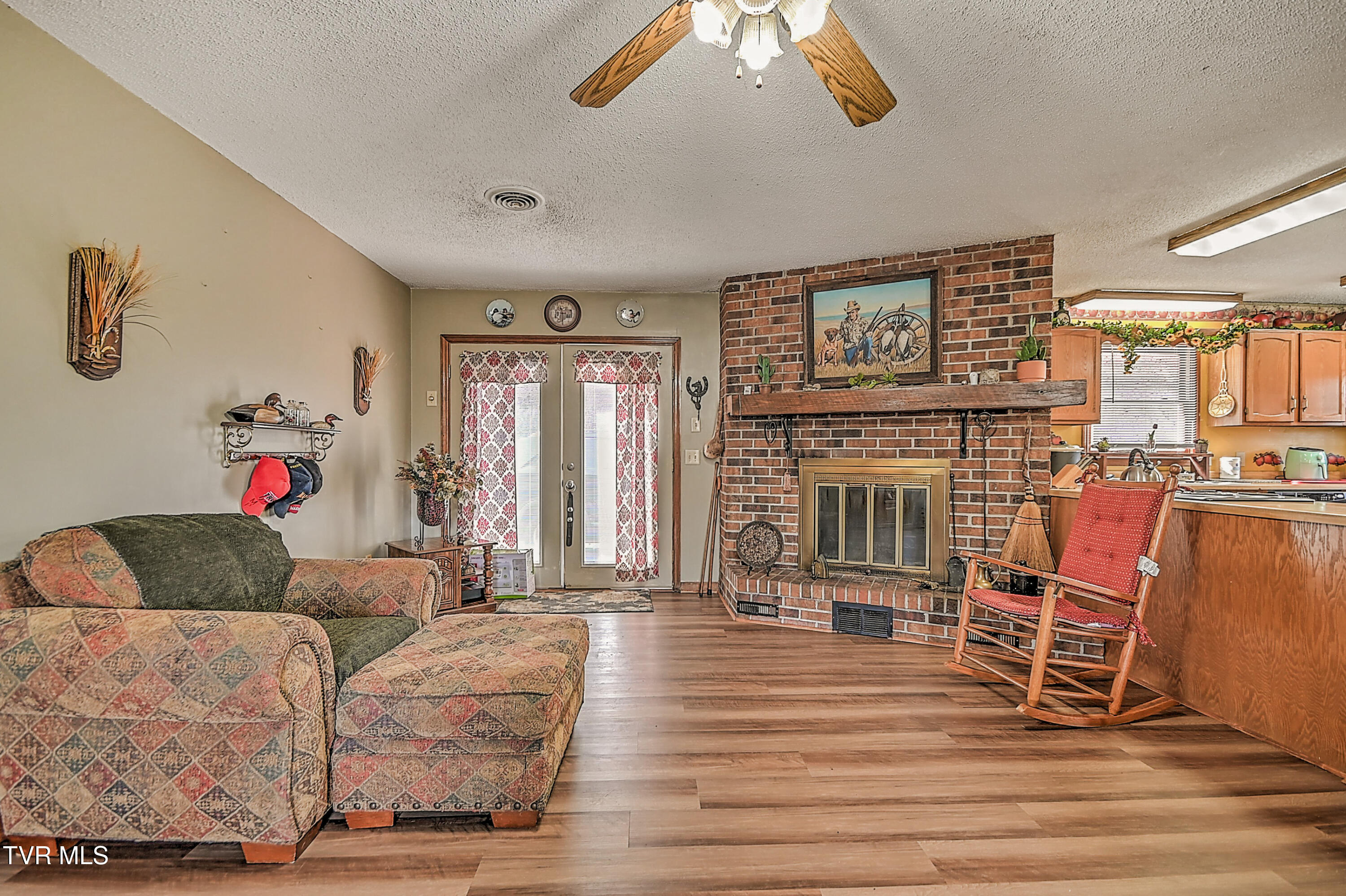 423 Kendricks Hollow Road Bristol, TN 37620 - Photo 12 of 64 423 Kendricks Hollow TV-24