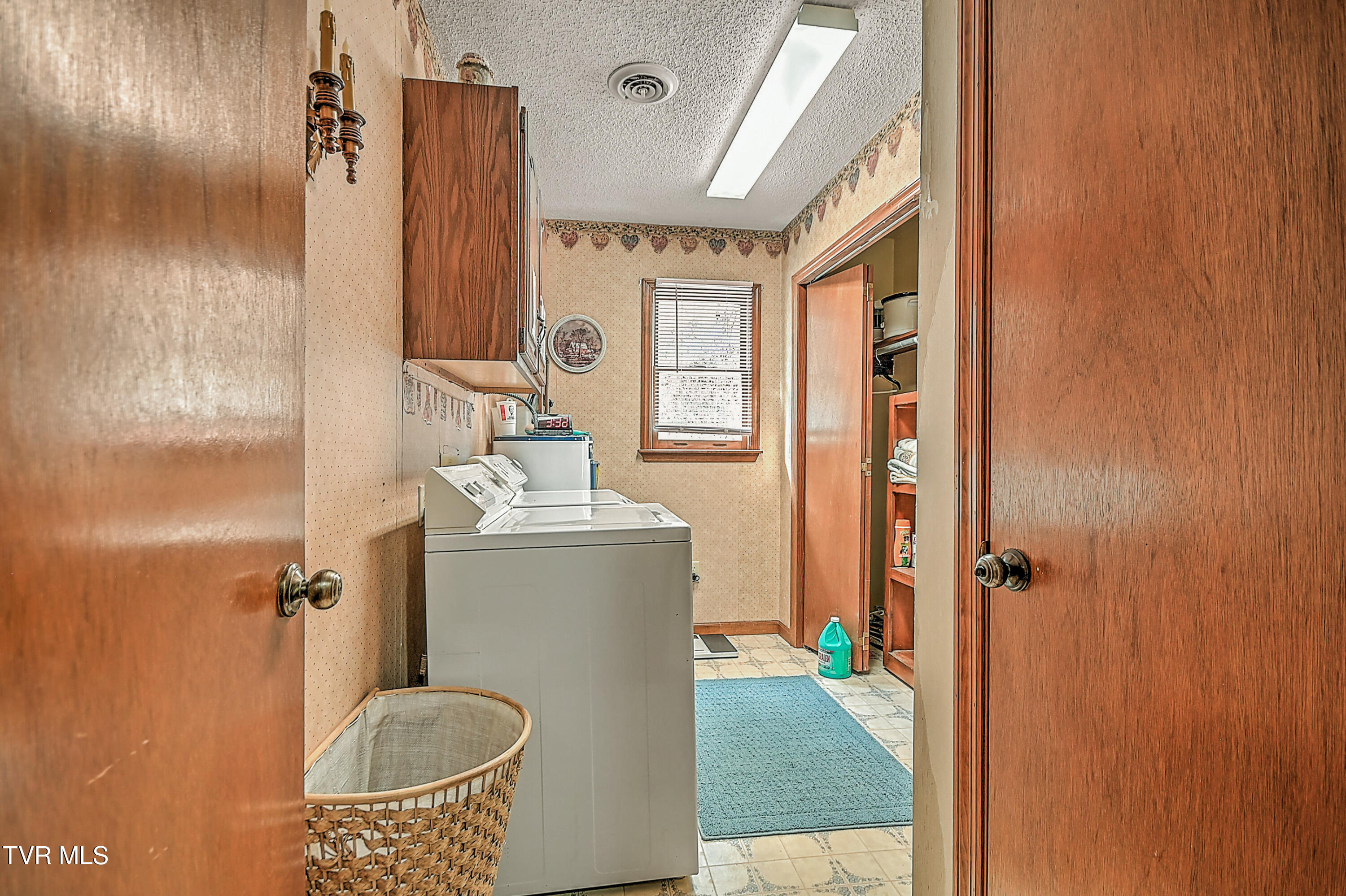 423 Kendricks Hollow Road Bristol, TN 37620 - Photo 16 of 64 423 Kendricks Hollow TV-17