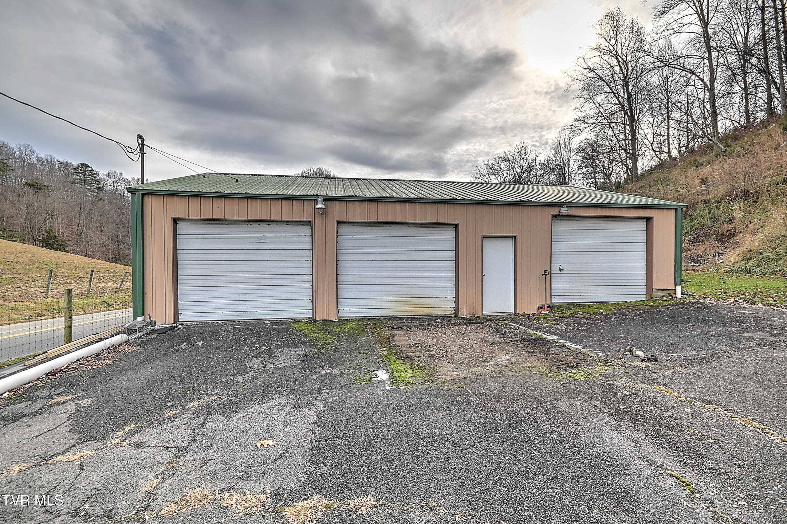 423 Kendricks Hollow Road Bristol, TN 37620 - Photo 50 of 64 423 Kendricks Hollow TV-59