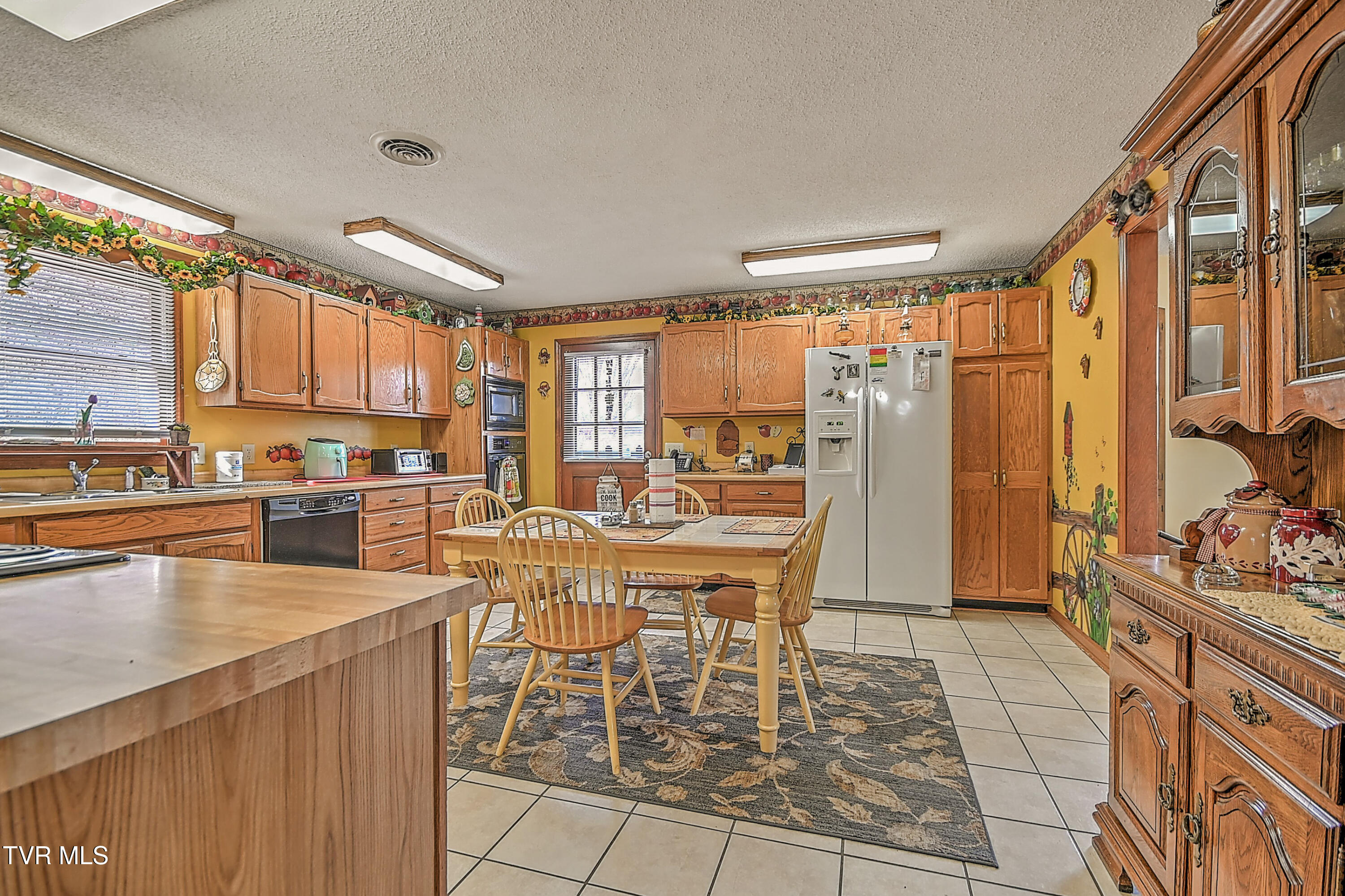 423 Kendricks Hollow Road Bristol, TN 37620 - Photo 6 of 64 423 Kendricks Hollow TV-26