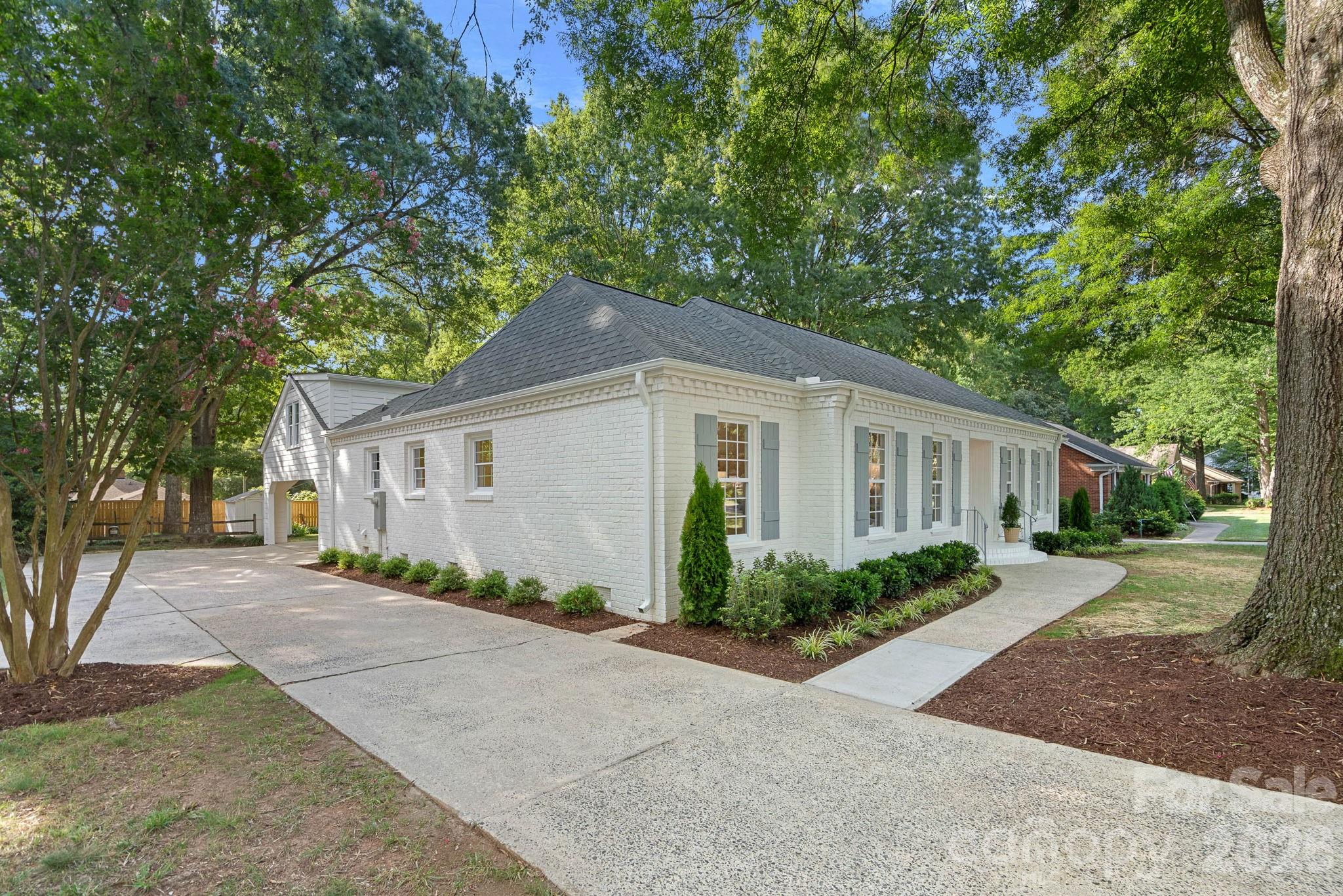 1100 Braeburn Road Charlotte, NC 28211 - Photo 34 of 43 Gallery Image 34