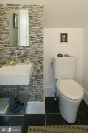 4902 Ferry Neck Road Royal Oak, MD 21662 - Photo 17 of 23 Main Level Powder Room
