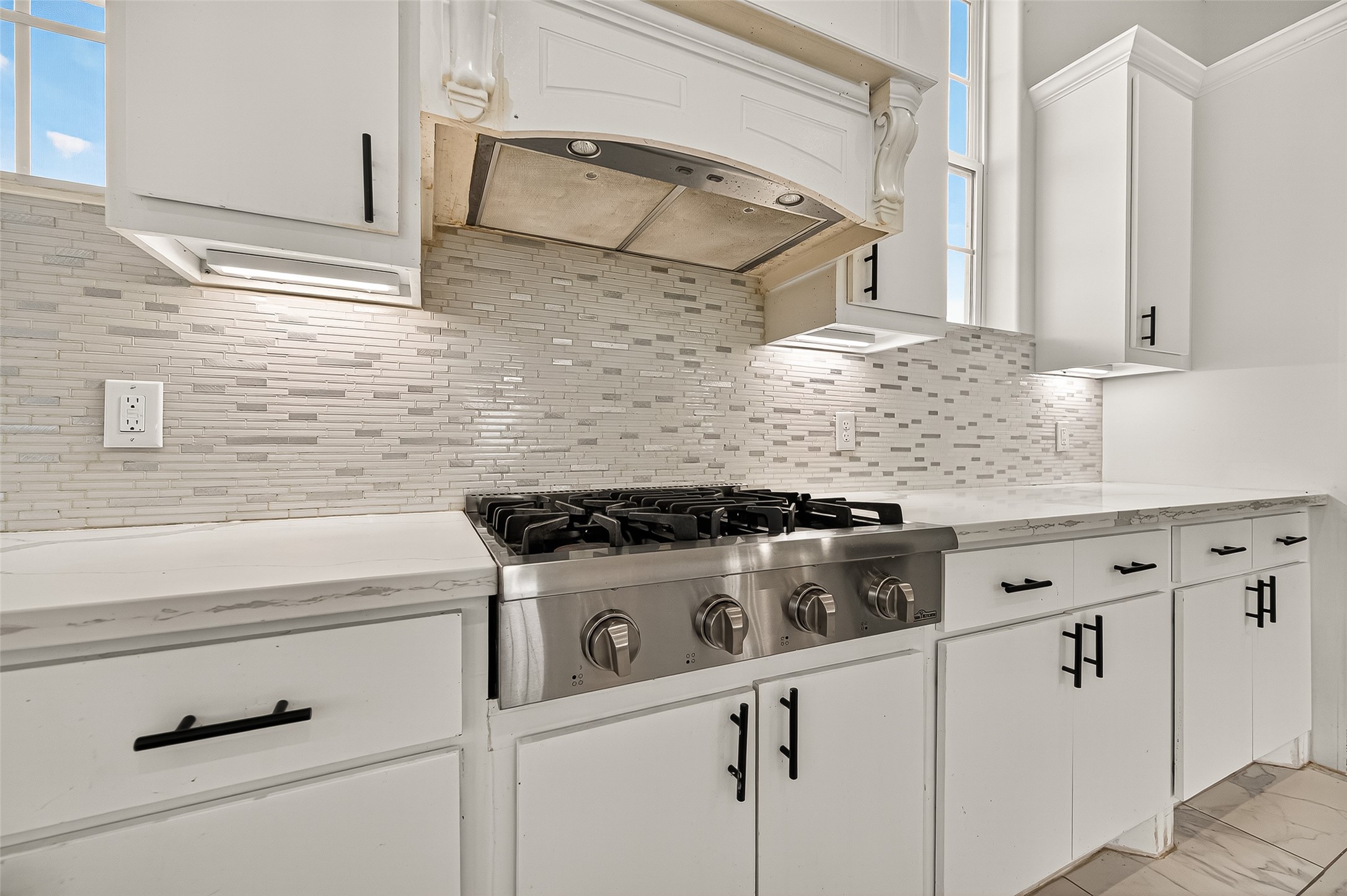 7915 Kirk Road Rosenberg, TX 77471 - Photo 13 of 46 a stove top oven sitting inside of a kitchen
