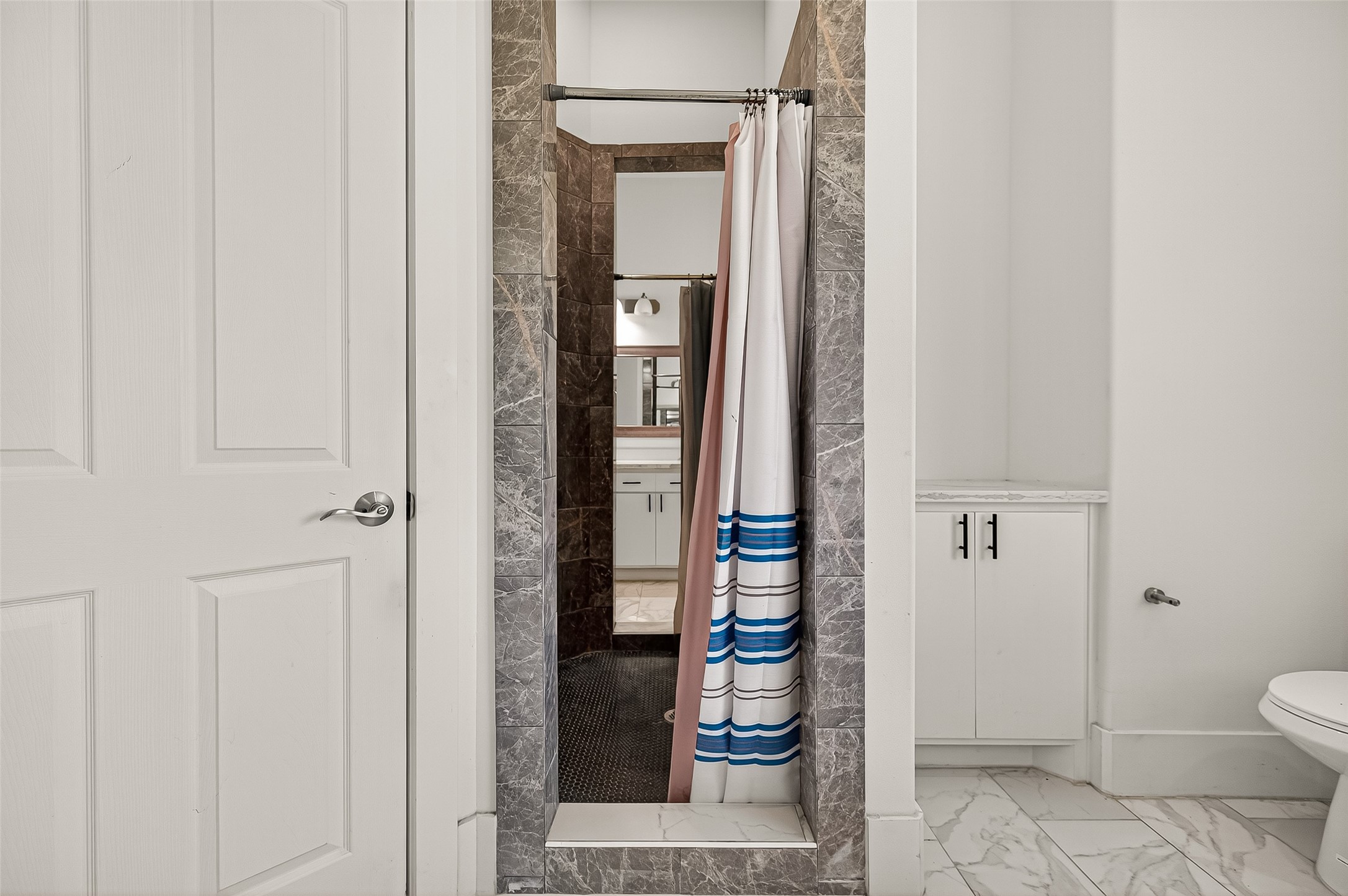7915 Kirk Road Rosenberg, TX 77471 - Photo 22 of 46 a bathroom with a toilet and a shower