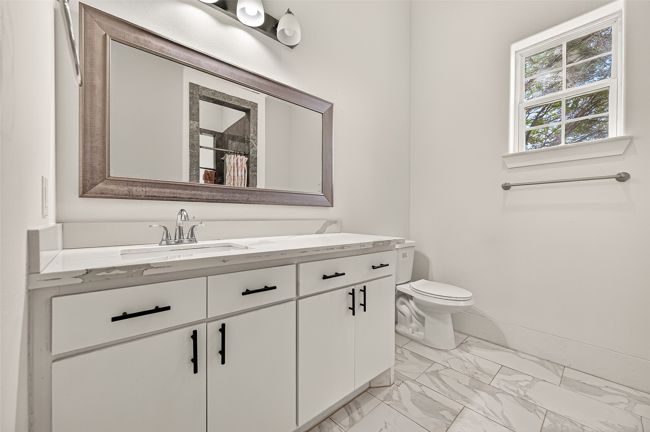 7915 Kirk Road Rosenberg, TX 77471 - Photo 25 of 46 a bathroom with a granite countertop toilet sink and mirror