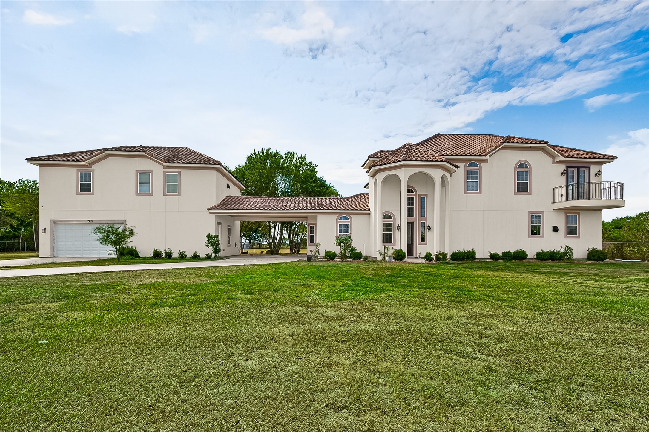 7915 Kirk Road Rosenberg, TX 77471 - Photo 4 of 46 a front view of a house with a garden