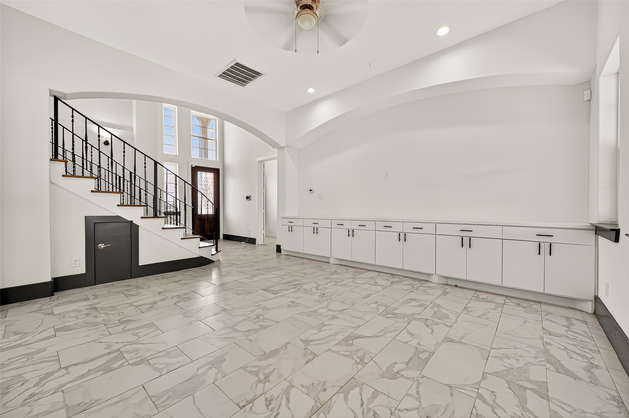 7915 Kirk Road Rosenberg, TX 77471 - Photo 8 of 46 a view of an entryway with wooden floor