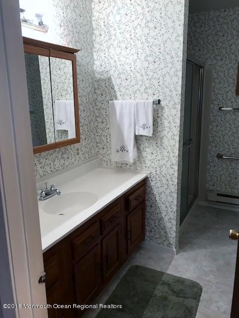 140 A Sunset Road Whiting, NJ 08759 - Photo 7 of 18 140A Sunset 006 Bathroom