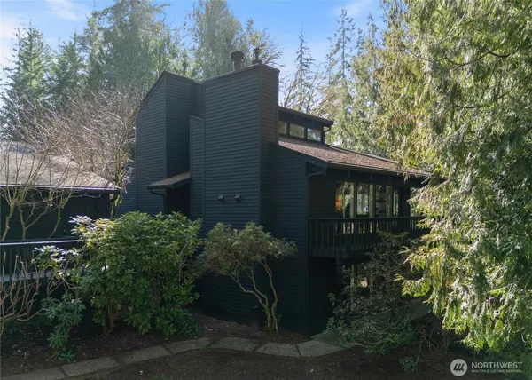$725,777 | 201 East Country Club Drive, Allyn, WA 98524