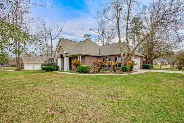 $300,000 | 2075 White Myrtle Drive, Madisonville, LA 70447