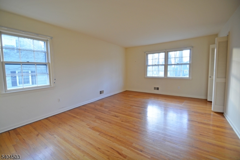 4 Tip Top Way Berkeley Heights, NJ 07922 - Photo 6 of 11