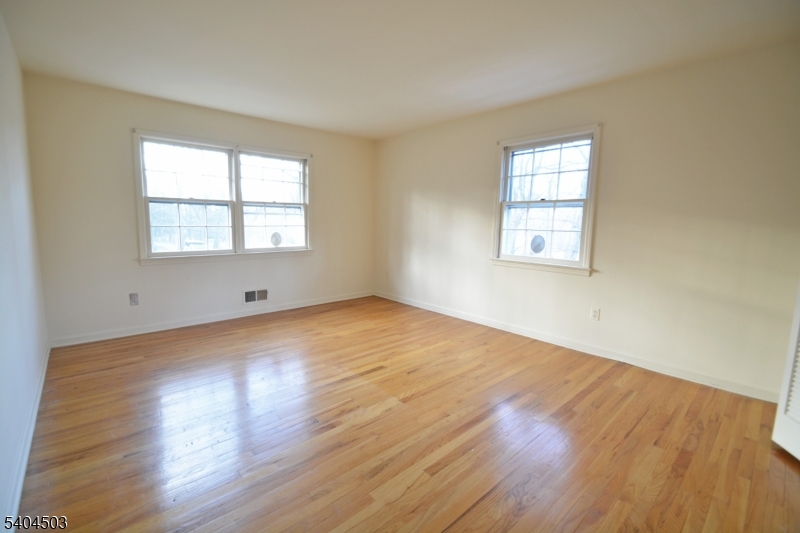 4 Tip Top Way Berkeley Heights, NJ 07922 - Photo 7 of 11