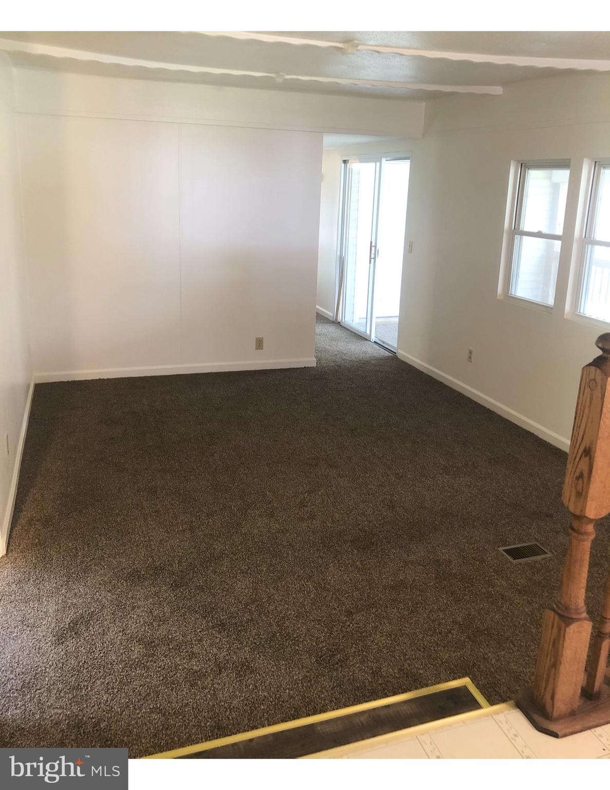 13916 Edgemont Road Smithsburg, MD 21783 - Photo 6 of 29 Living Room