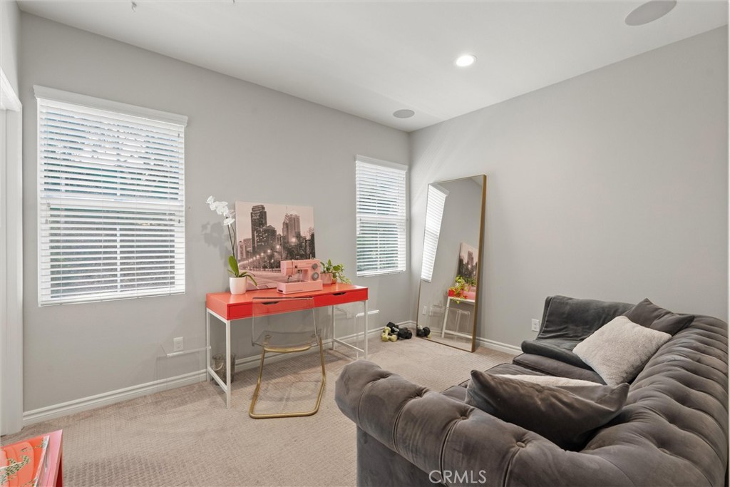 250 West Ridgewood Street Long Beach, CA 90805 - Photo 34 of 44