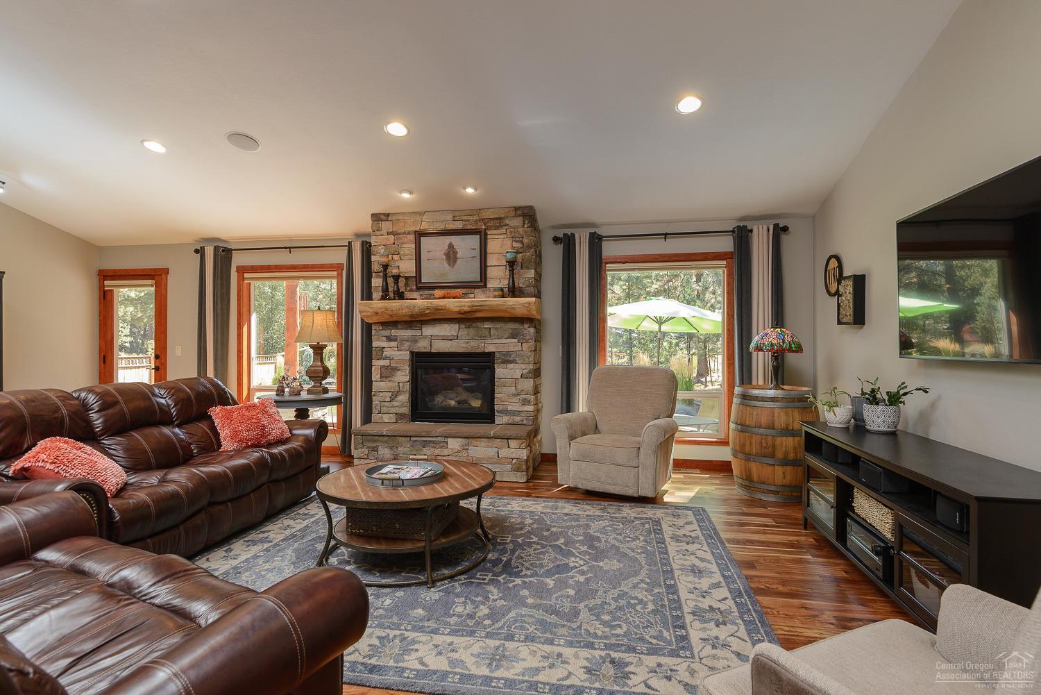 19021 Baker Road Bend, OR 97702 - Photo 4 of 25 Gallery Image 4